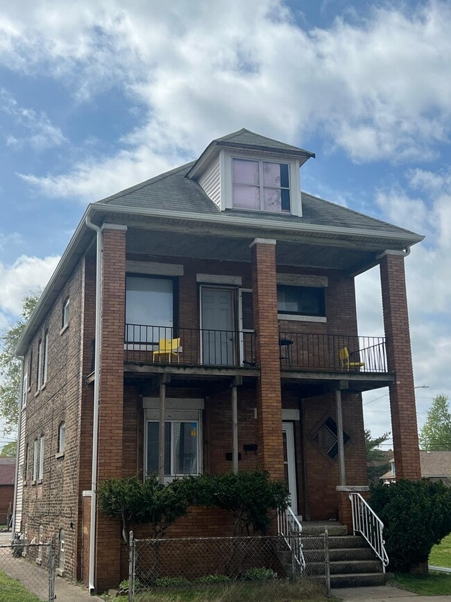 Photo - 1115 W 150th St