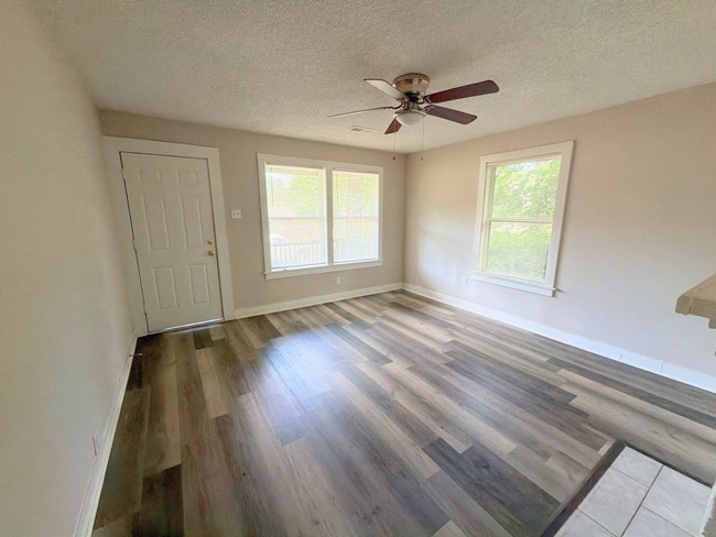 Photo - 1450 Oaklawn St