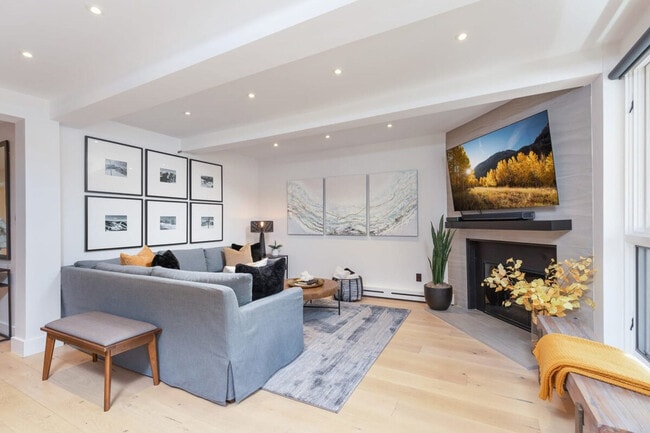 Photo - 600 E Main St Unidad FL2-ID1021499P