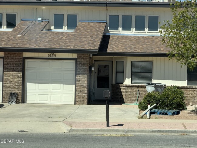 Building Photo - 1531 Common Dr Rental