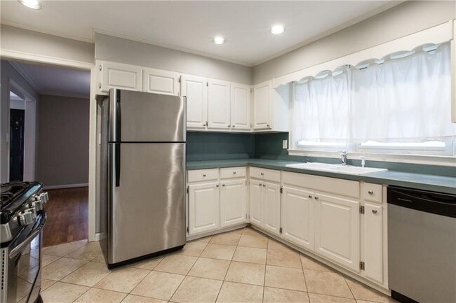 Photo - 1640 Belle Isle Cir NE