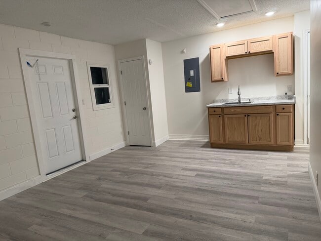 Photo - 1353 Blythe Ave Unit 1