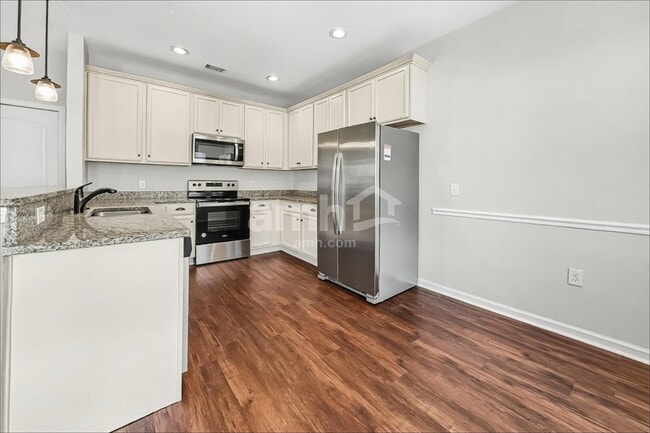 Photo - 455 Sunbury Dr