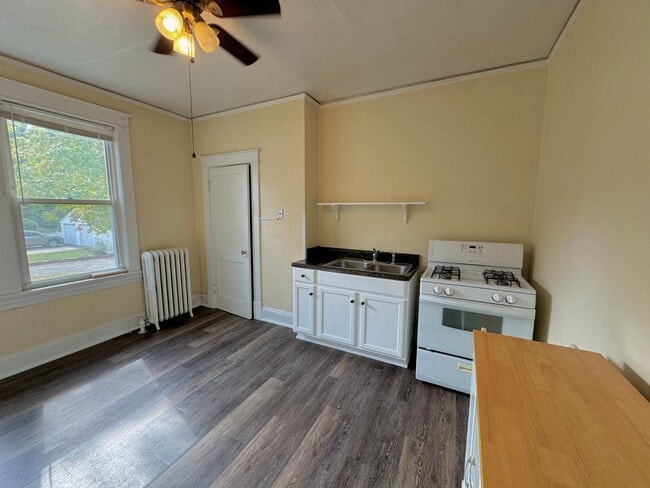 Photo - Charming Upstairs Apartment