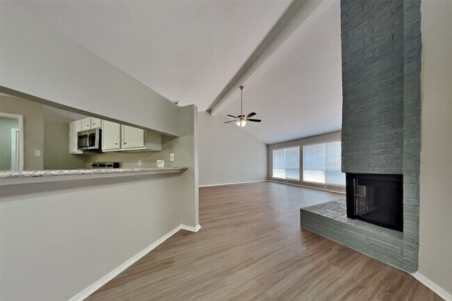 Photo - 21610 Crescent Heights St