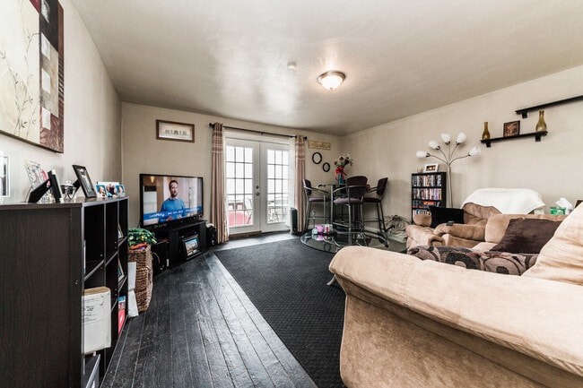 Building Photo - 1028 E Warrington Ave Unit Apt 1