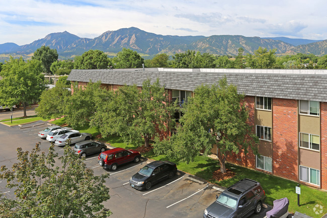 Photo - Glenlake Apartments