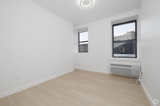 2BR, 2BA - 1,005SF Bedroom