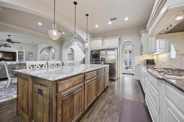 Photo - 580 Butchart Dr