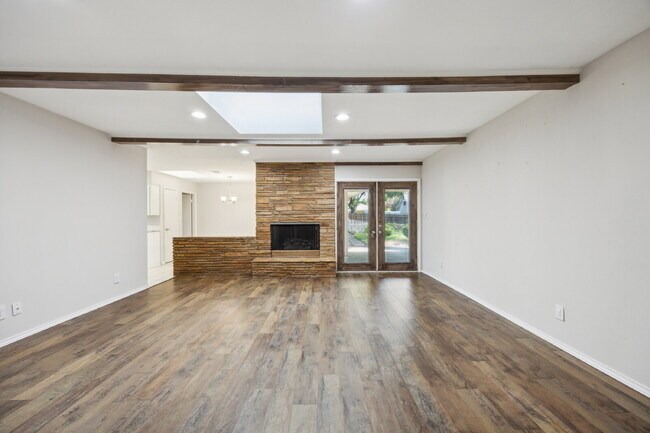 Photo - 1725 Northcrest Dr