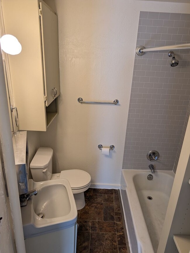 Photo - 124 Newtown St Unit #2