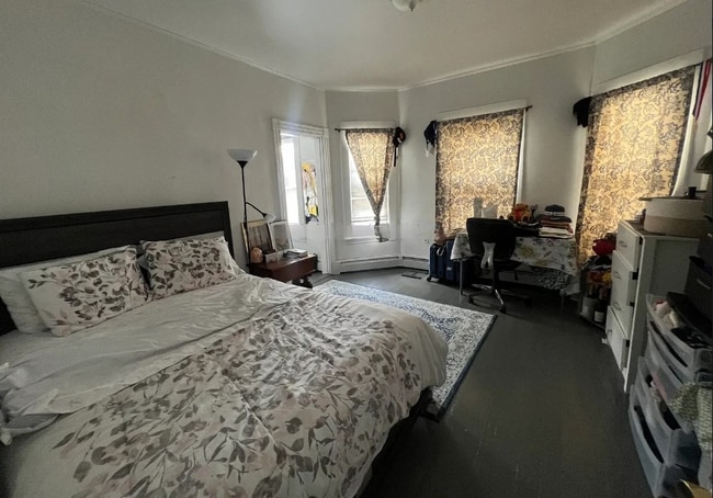 Building Photo - 10 Warren St Unit 2