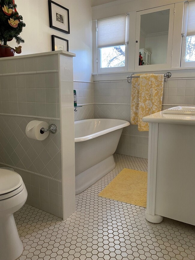 Photo - 347 S Mt Vernon Ave