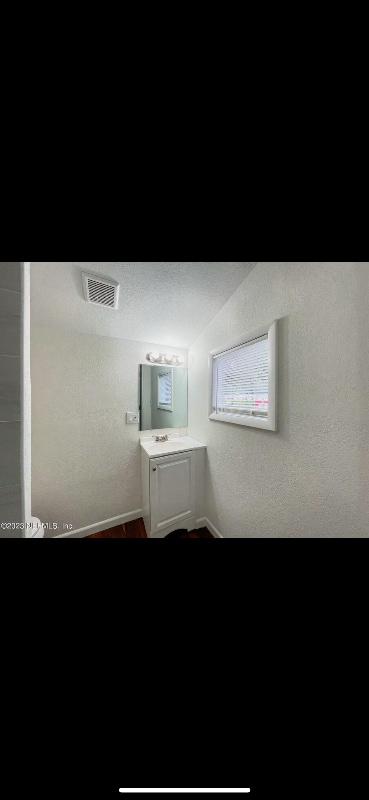 Photo - 1122 W 31st St