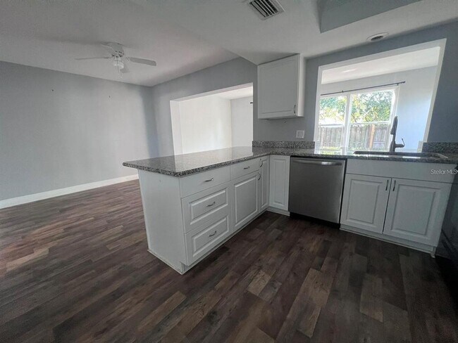 Photo - 2072 Los Lomas Dr