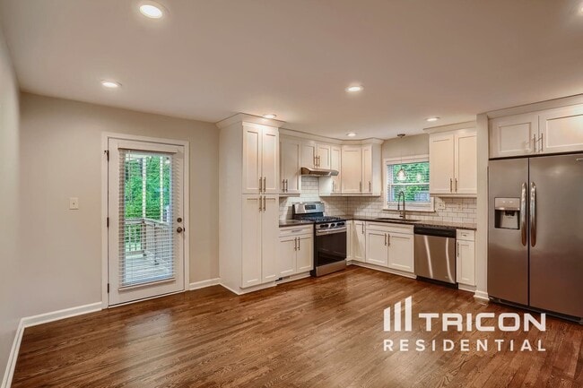 Photo - 2001 E Lake Dr