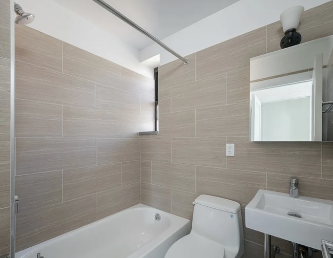 Photo - 395 Bleecker St