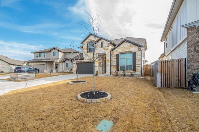 Photo - 921 Medina Wy