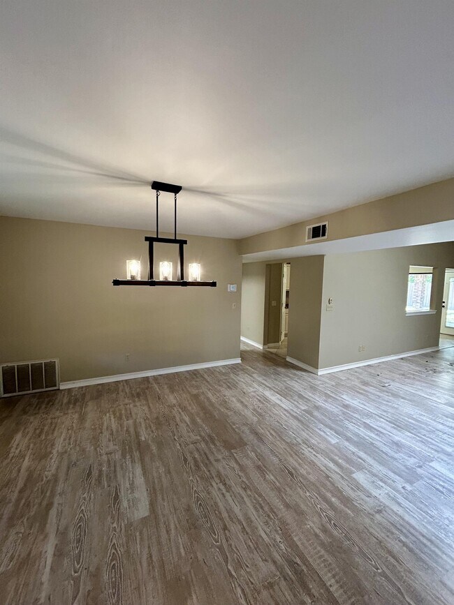 Photo - 218 Yellow Pine Ct