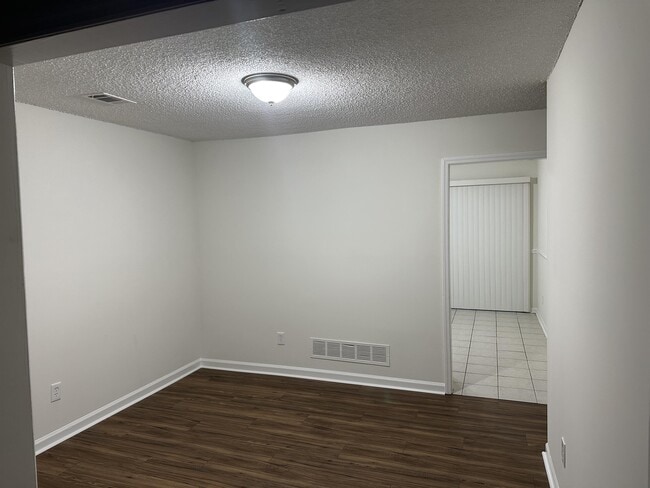 Photo - 4106 Hawthorne Cir