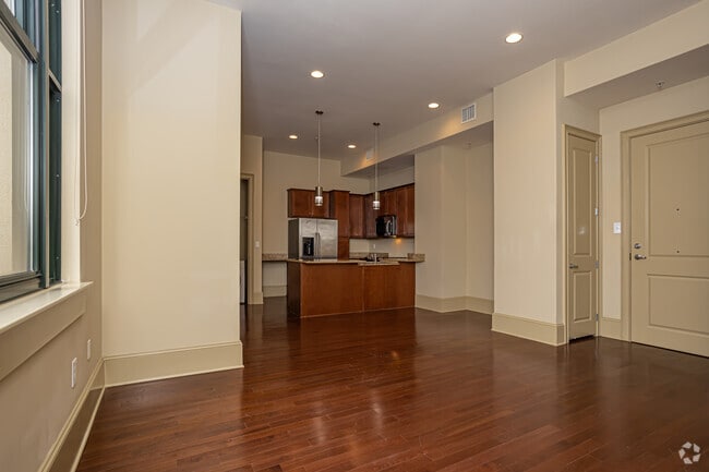 1BR, 1BA - 720SF