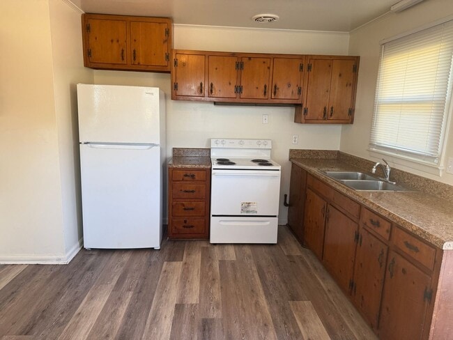 Photo - Adorable Duplex with New Flooring! - Lawnc...