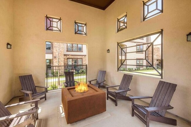 Photo - 10001 N Fwy Unidad b1