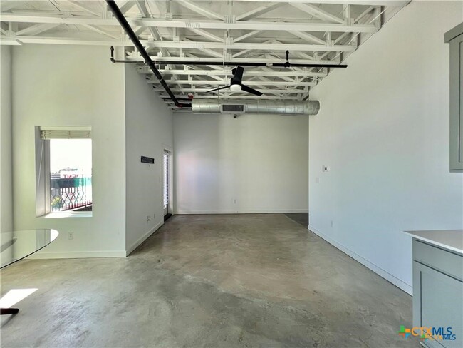 Photo - 301 N LBJ Dr Unidad 203