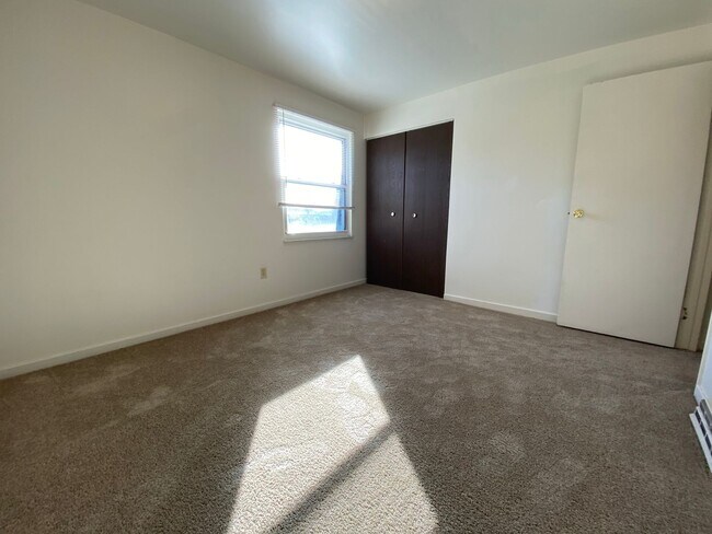 Photo - Exceptional 1 Bedroom Apartment in Perfect Zeilenople Location! Call Today to Schedule a Tour!