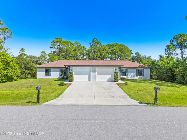 1677 Lizette St SE