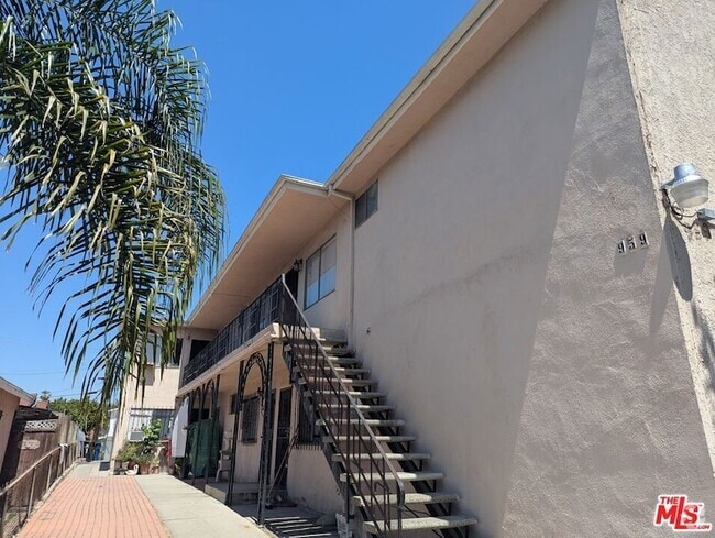 Building Photo - 959 S Soto St Rental