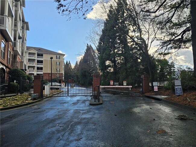 Photo - 4333 Dunwoody Glen Condo Unit 2105
