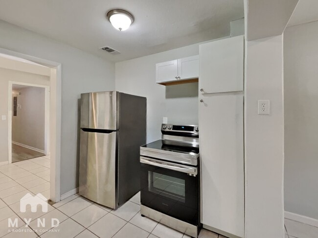 Photo - 1033 Busac Ave