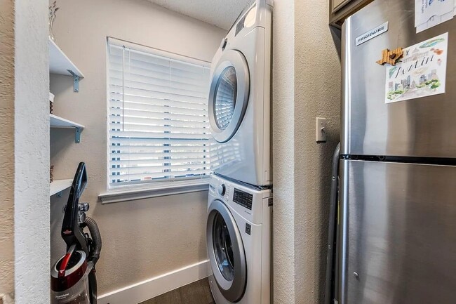 Photo - 324 E 35th St