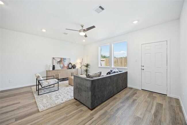 Photo - 5930 Manning Oaks St