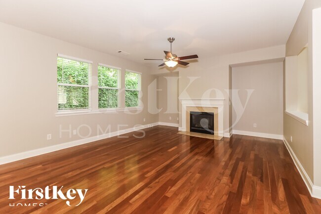 Photo - 422 Howell Crossing