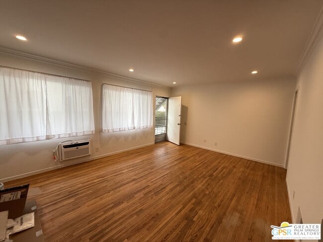 Photo - 1057 S Genesee Ave