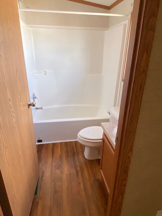 Photo - 3 bedroom 2 bath PET FRIENDLY!