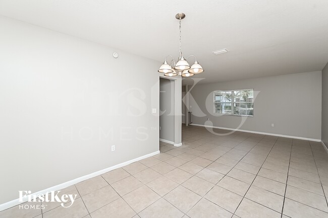 Photo - 718 Kingswood Loop