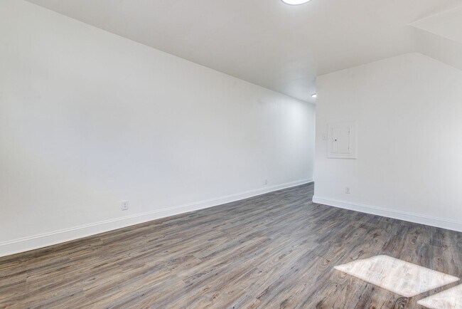 Photo - 2439 Arlington Ave Unit Apt 1