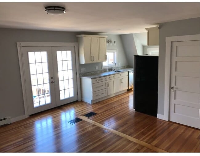 Building Photo - 18 Montello St Unit 2F