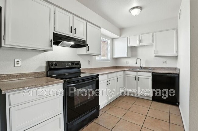 Building Photo - 1625 N Date Rental