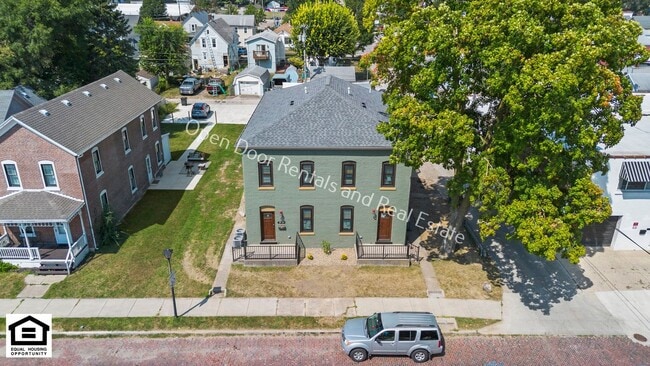 Building Photo - 420 W 4th St Unit 420 W 4th St Apt 200