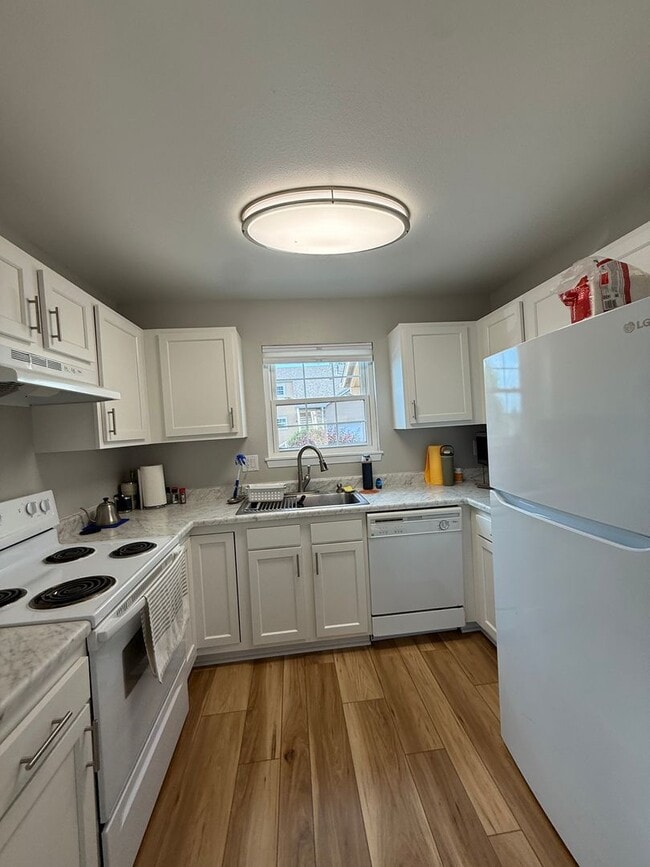 Photo - Spacious 2bd/2ba Condo- Lakewood CO, Available 7/10/26! Unit B