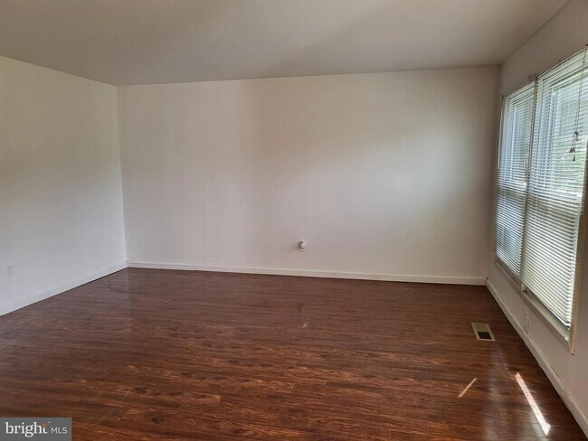 17 Roberts Pl