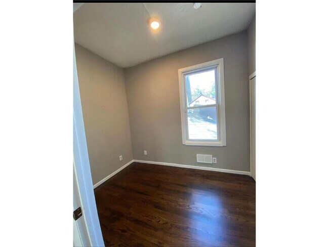 Photo - 505 Beaumont St E