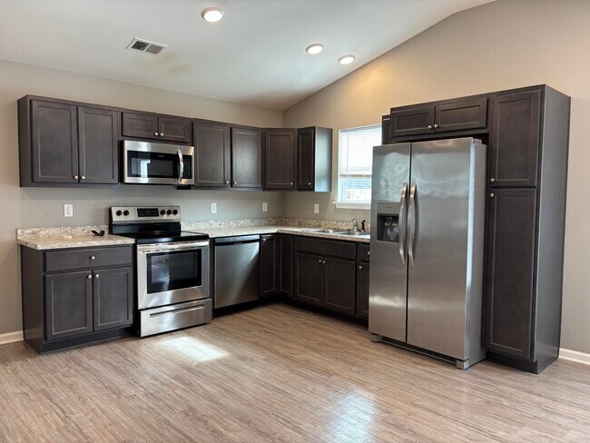 Photo - 2525 Feathersound Wy