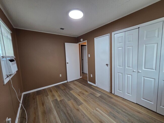 Photo - 3263 Baskin St