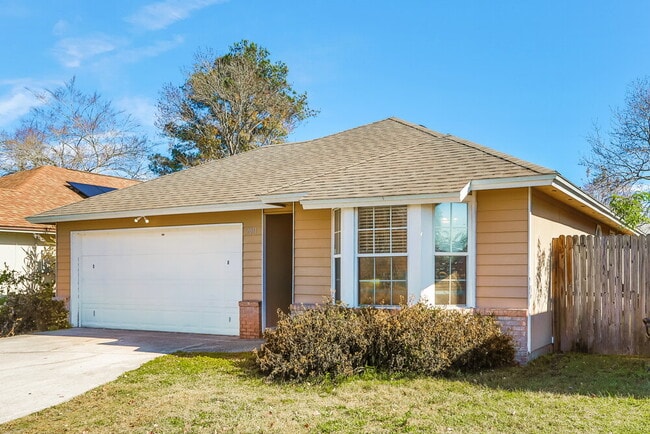 Photo - 2011 Cardiff Ln