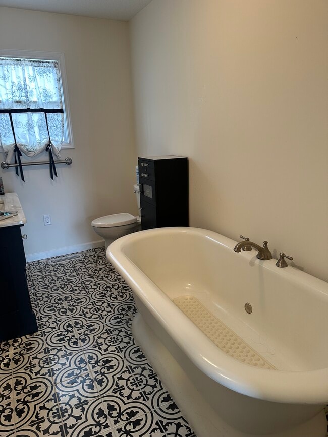 Photo - 7712 Walnut St